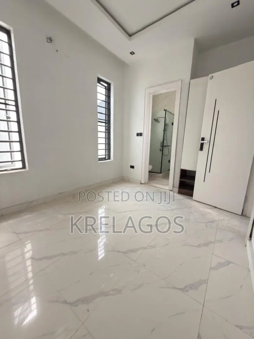 4bdrm Duplex in Ikota for sale in Ikota