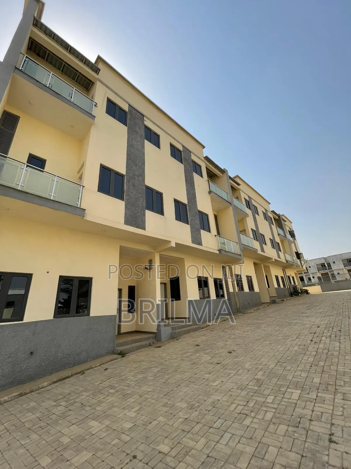 4bdrm Duplex in Life Camp for sale in Life Camp