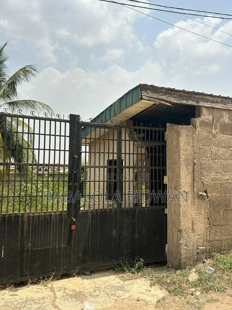 Brief : Fence and Gated Prime Residential 411sqm of Land in Akala Express