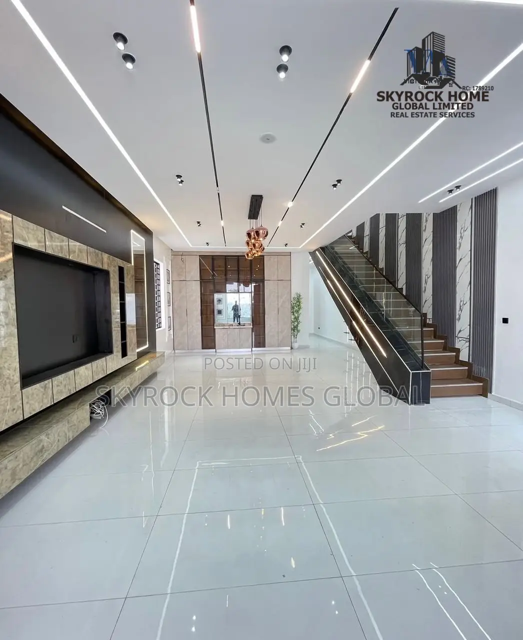 5bdrm Duplex in Ikota for sale in Ikota