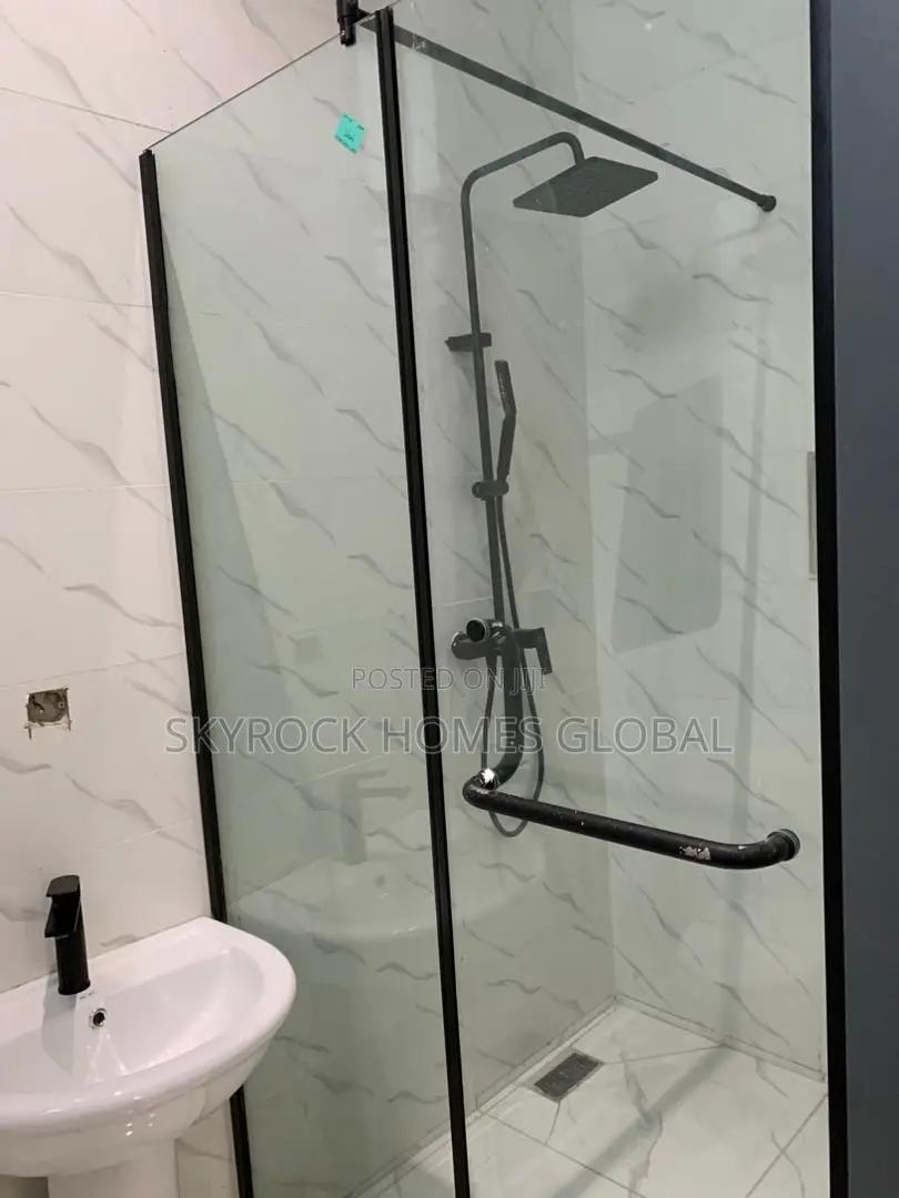 5bdrm Duplex in Ikota for sale in Ikota