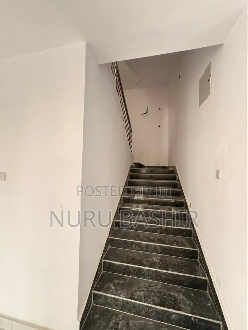 5bdrm Duplex in Kolapo Ishola Akobo, for sale in Akobo
