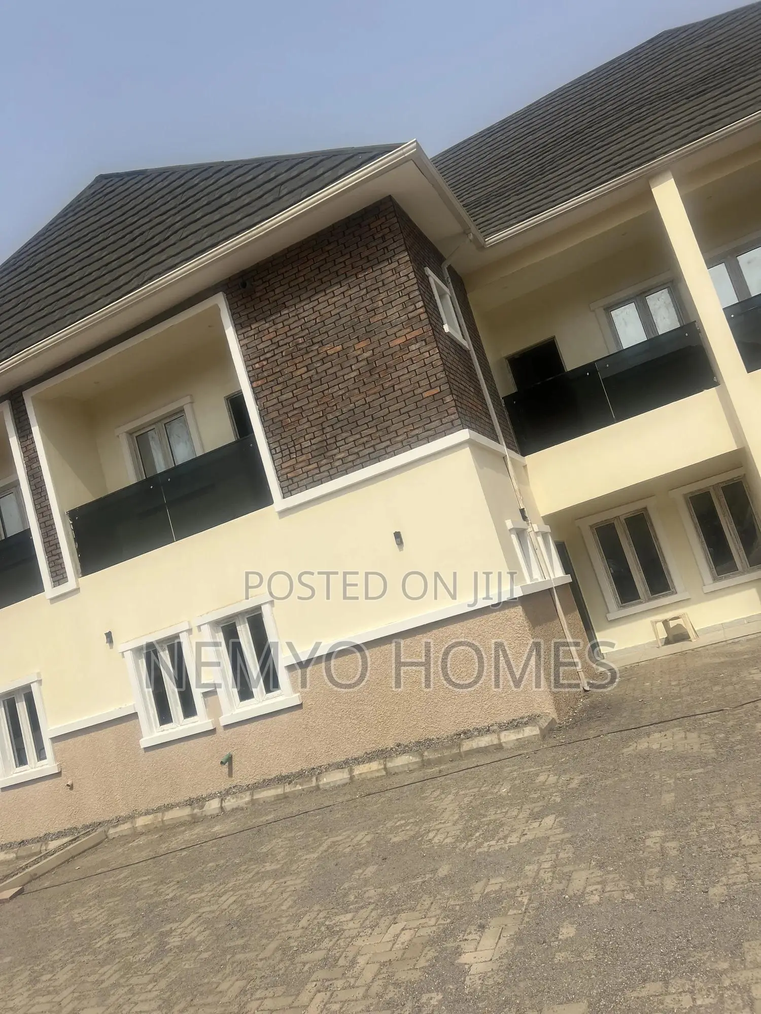 4bdrm Duplex in Kaura for sale in Kaura