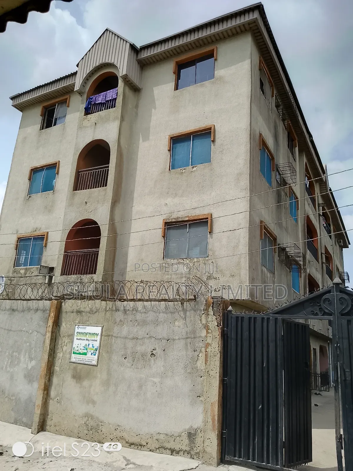 Furnished 20bdrm House in Okokomaiko for sale in Okokomaiko