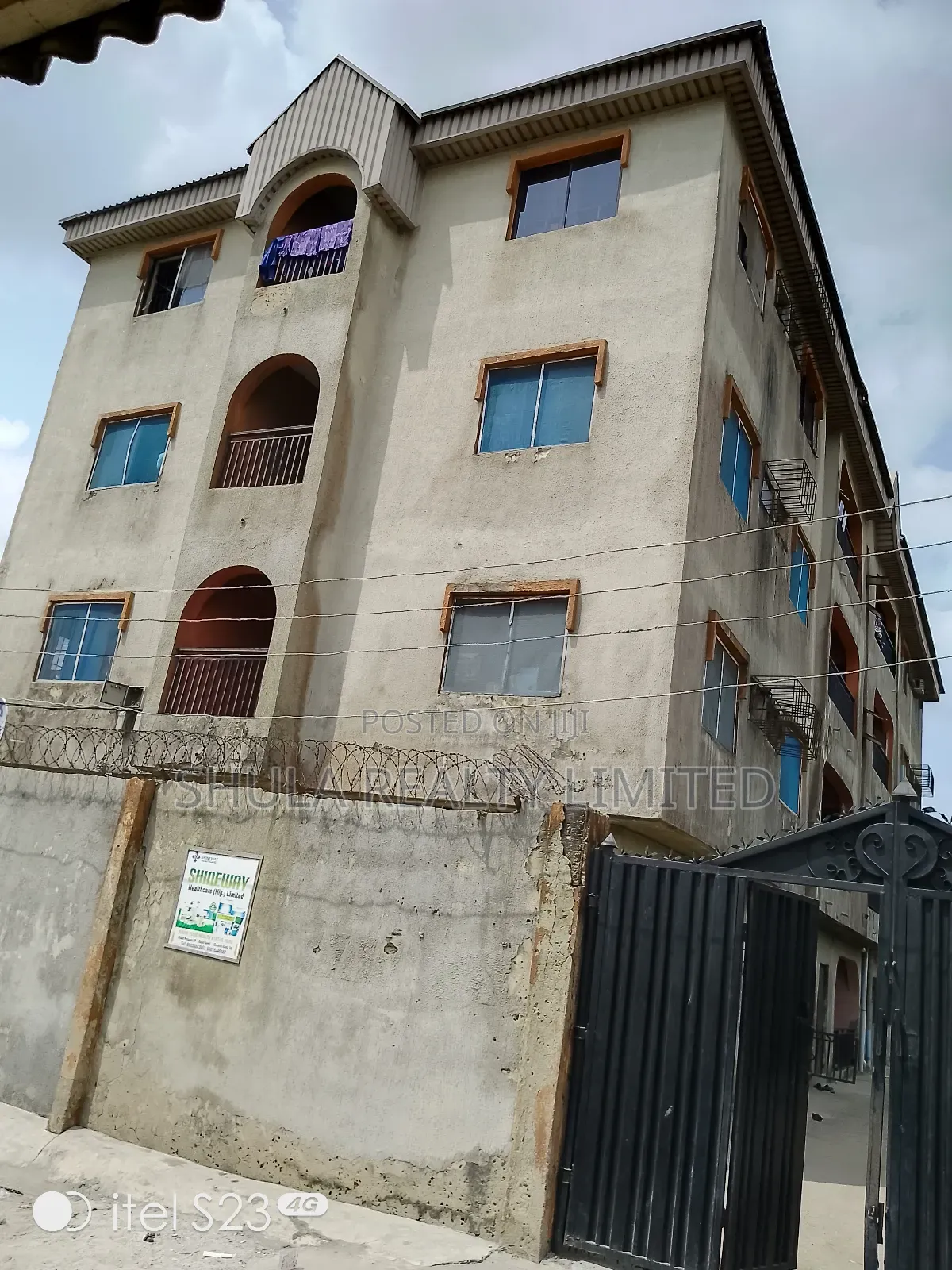 Furnished 20bdrm House in Okokomaiko for sale in Okokomaiko