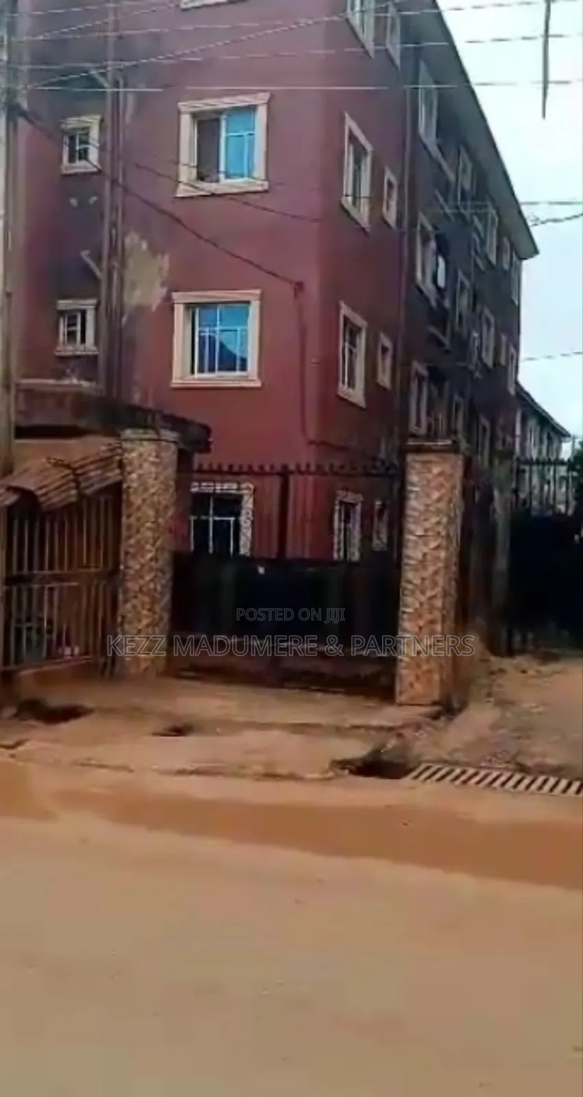 8bdrm Block of Flats in Agbani Road , Enugu, for sale in Enugu