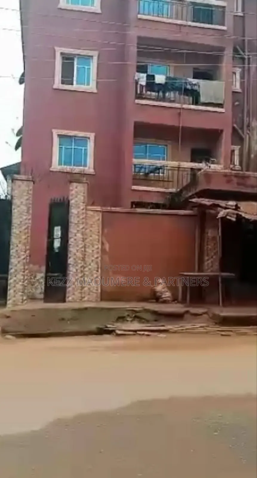 8bdrm Block of Flats in Agbani Road , Enugu, for sale in Enugu