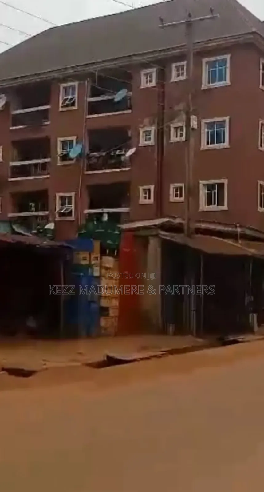 8bdrm Block of Flats in Agbani Road , Enugu, for sale in Enugu