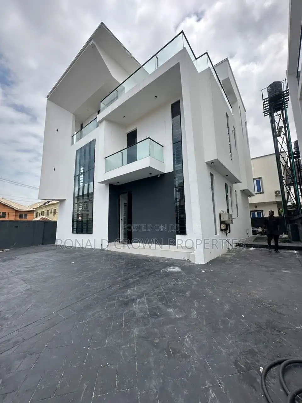 5bdrm Duplex in Osapa london for sale in Osapa london