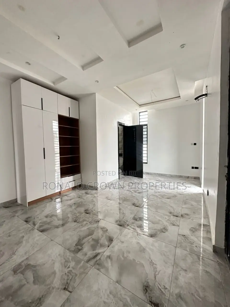 5bdrm Duplex in Osapa london for sale in Osapa london
