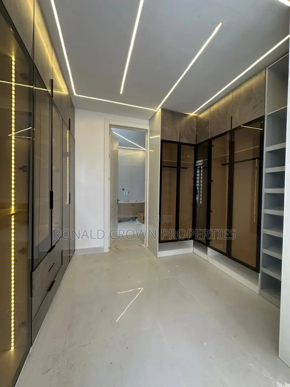 5bdrm Duplex in Lekki Phase 1 for sale in Lekki Phase 1