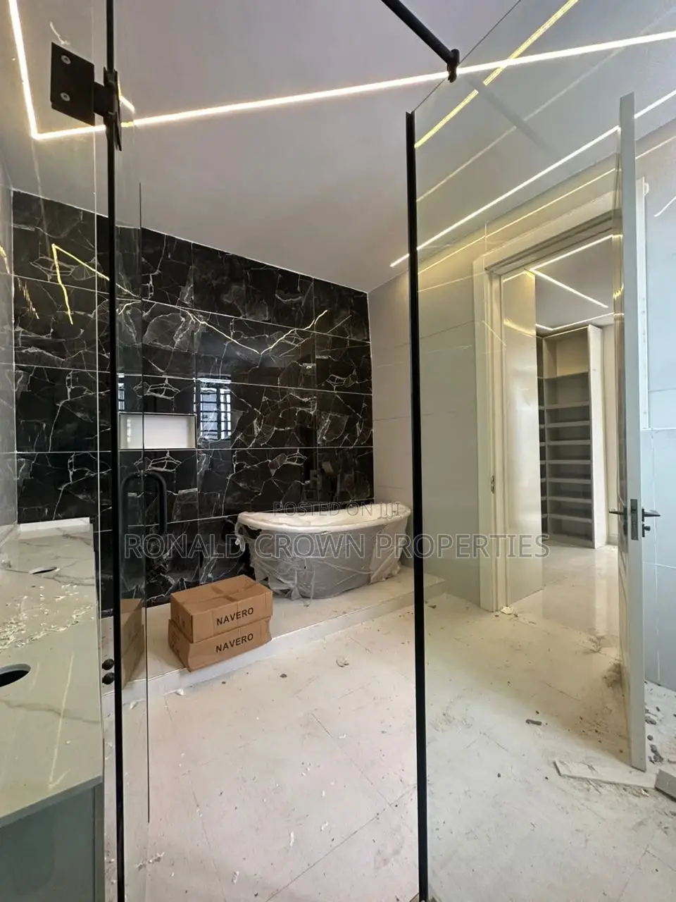5bdrm Duplex in Lekki Phase 1 for sale in Lekki Phase 1