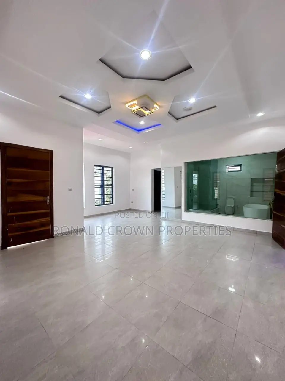 5bdrm Duplex in Ikota for sale in Ikota