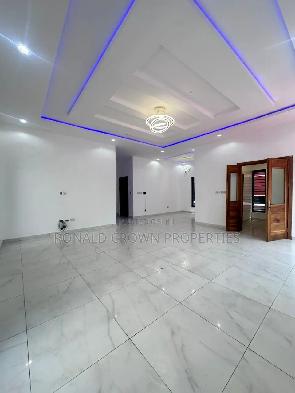 5bdrm Duplex in Ikota for sale in Ikota