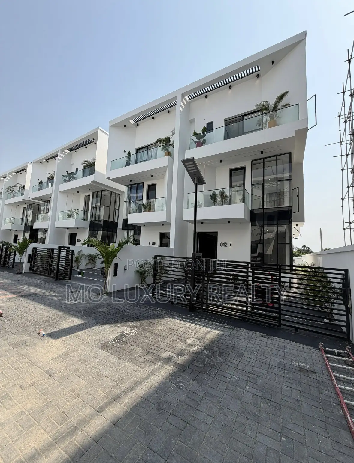 4bdrm Townhouse/Terrace in Ikota for sale in Ikota