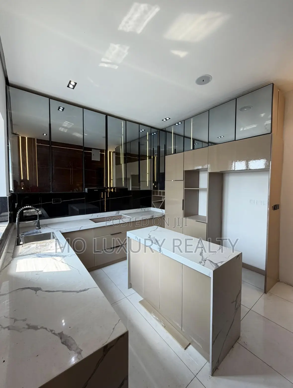 4bdrm Townhouse/Terrace in Ikota for sale in Ikota