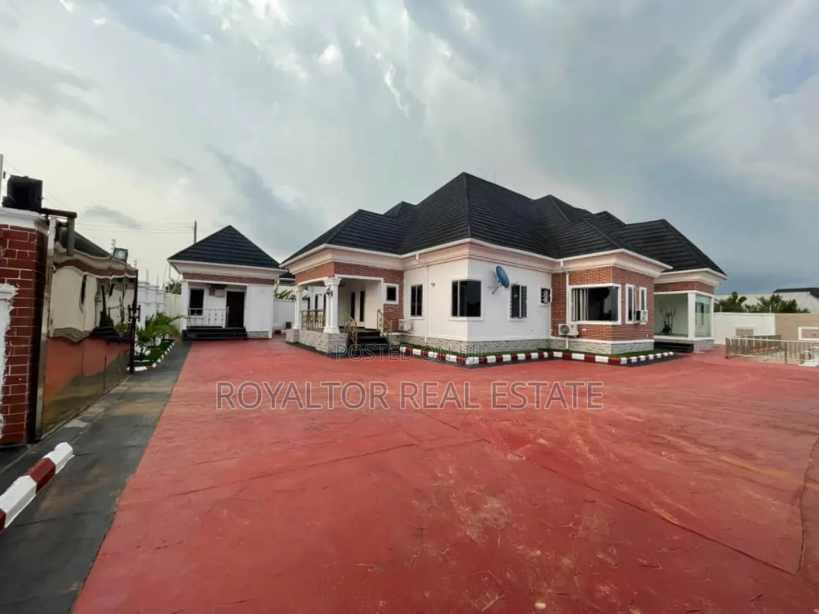 Furnished 5bdrm Bungalow in Royaltor Real Estate, Benin City for sale in Benin City