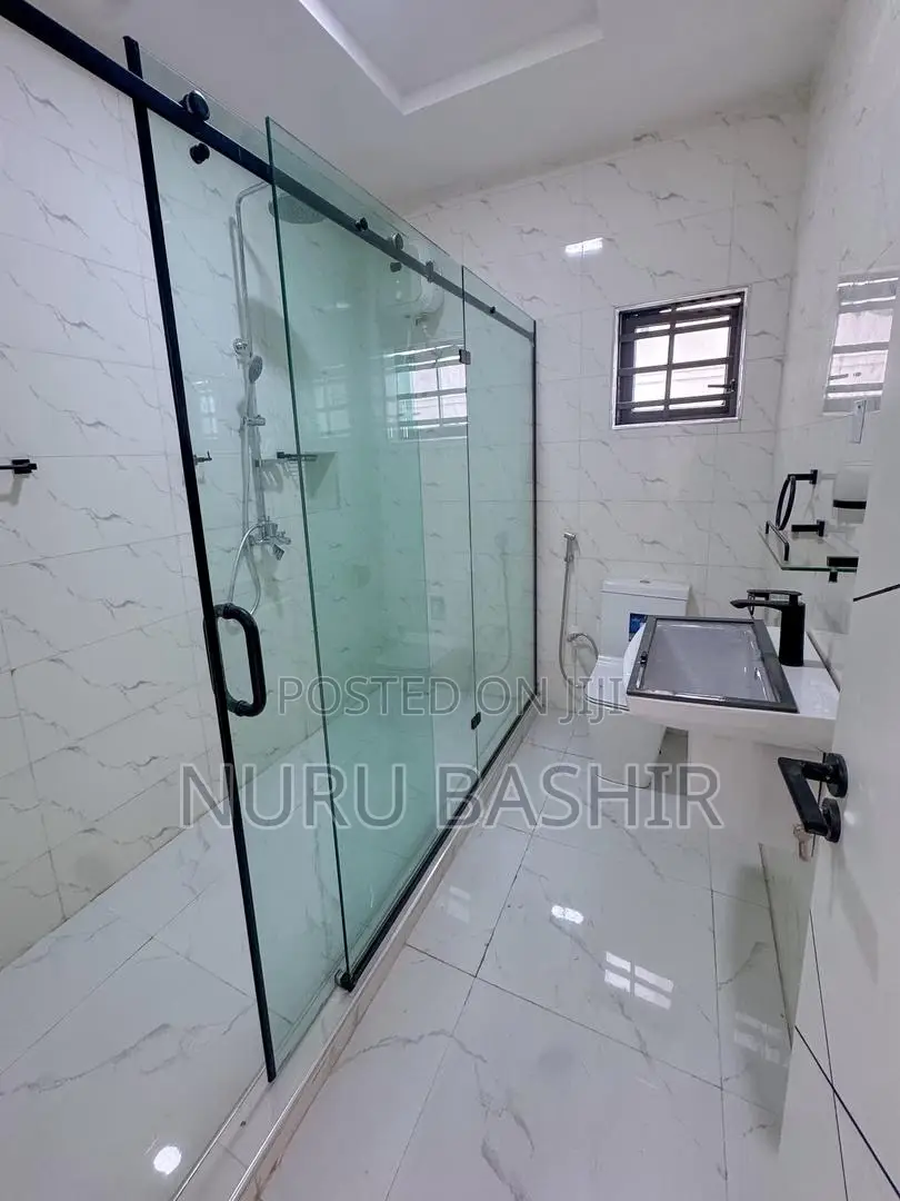 4bdrm Duplex in Oluyole Estate for sale in Oluyole Estate