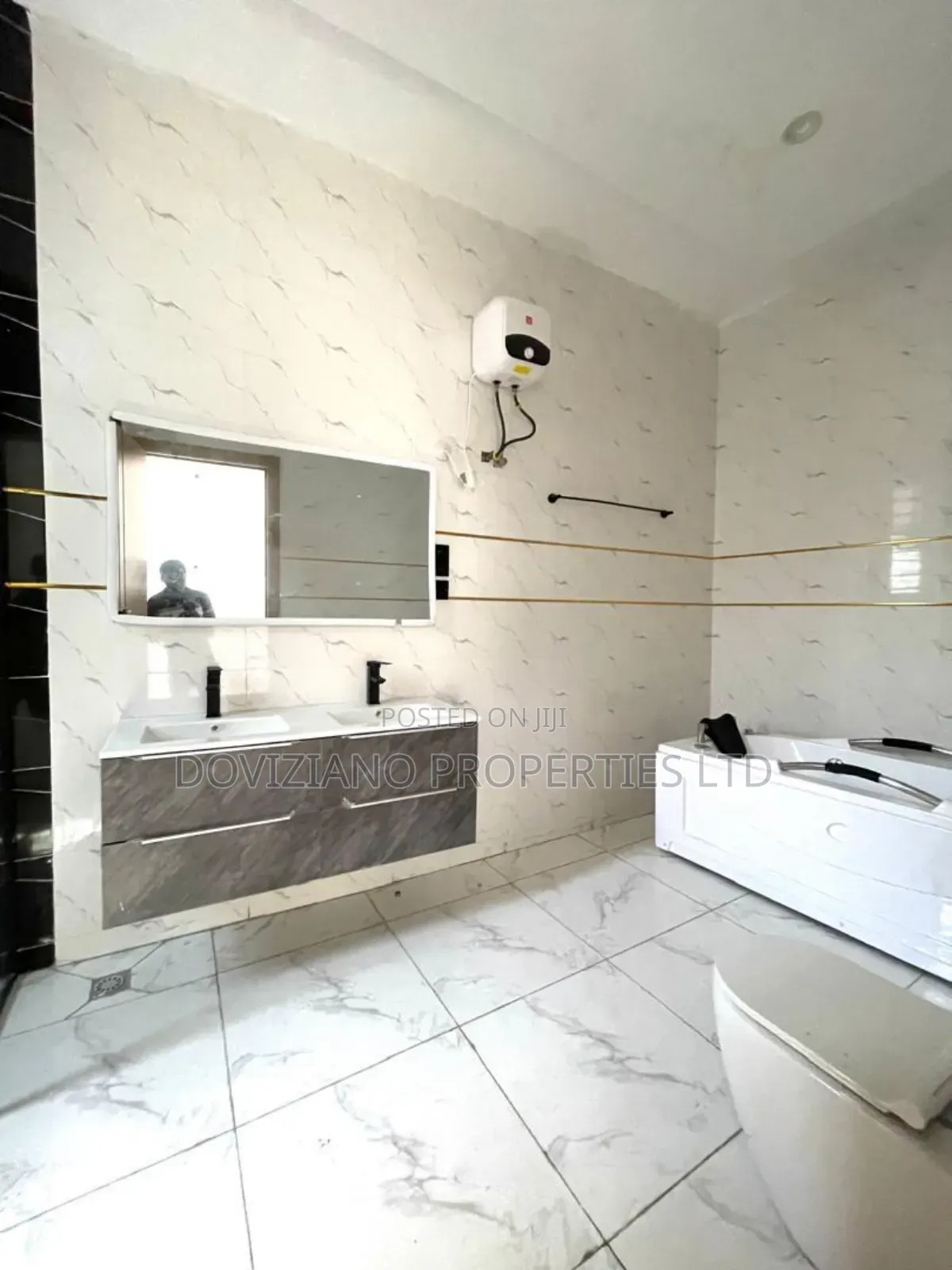 4bdrm Duplex in Ologolo for sale in Ologolo