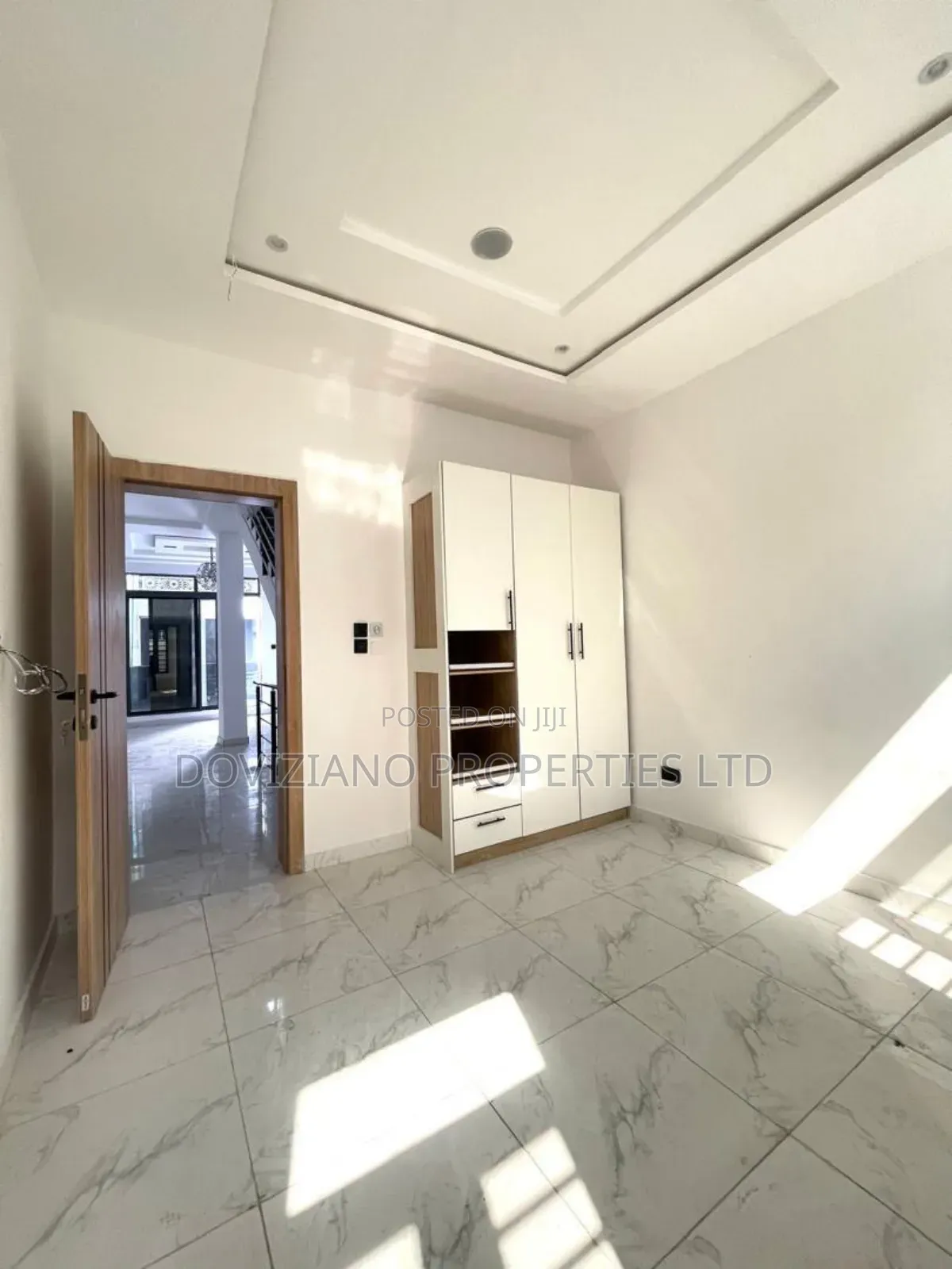 4bdrm Duplex in Ologolo for sale in Ologolo