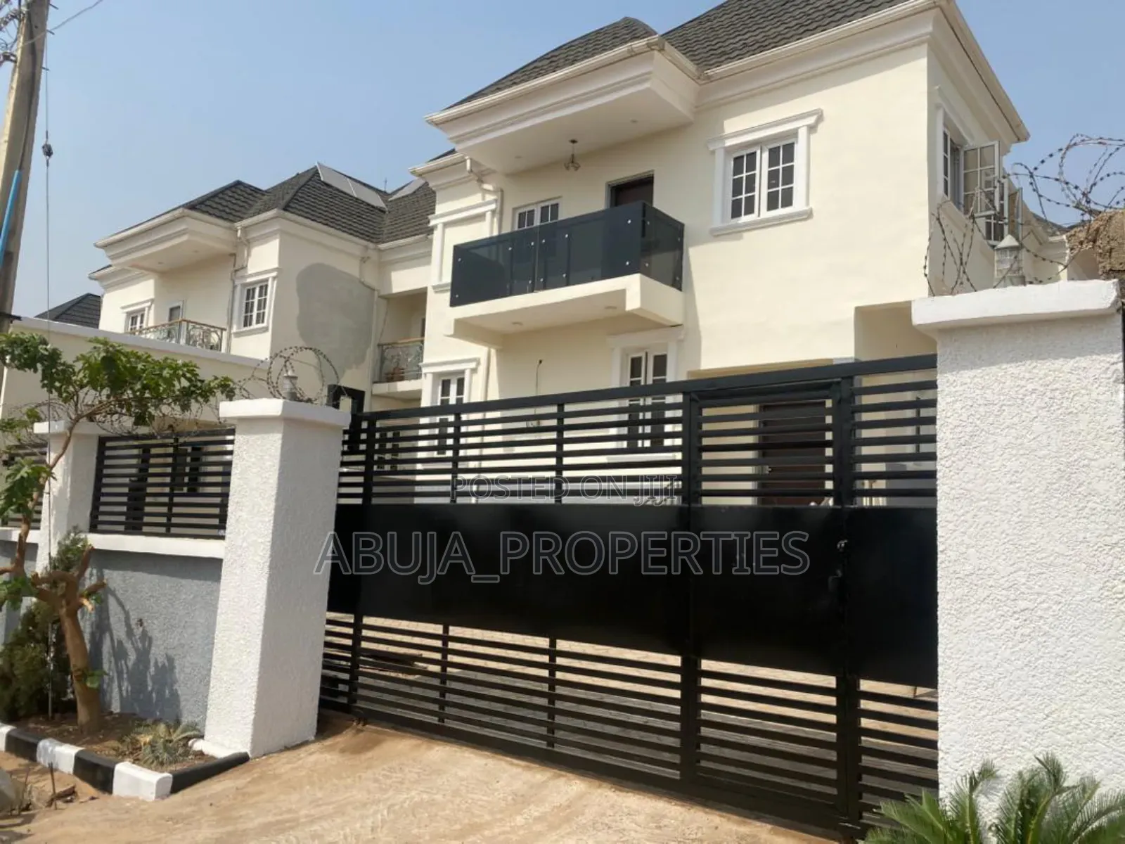 4bdrm Duplex in In A Secured Estate, Asokoro for rent in Asokoro