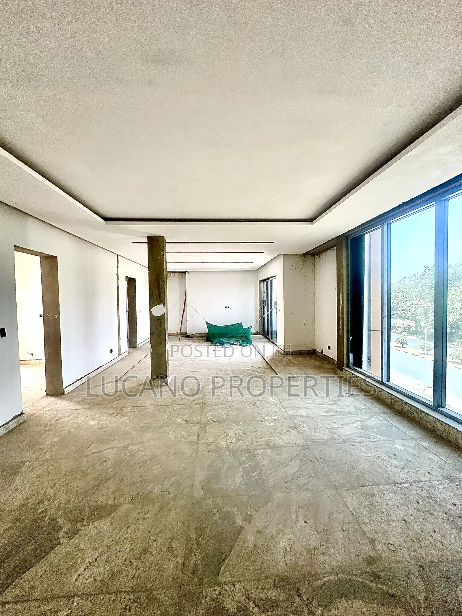 Commercial Plaza Suitable for Restaurants, Offices, Showrooms, Etc. in Wuse 2