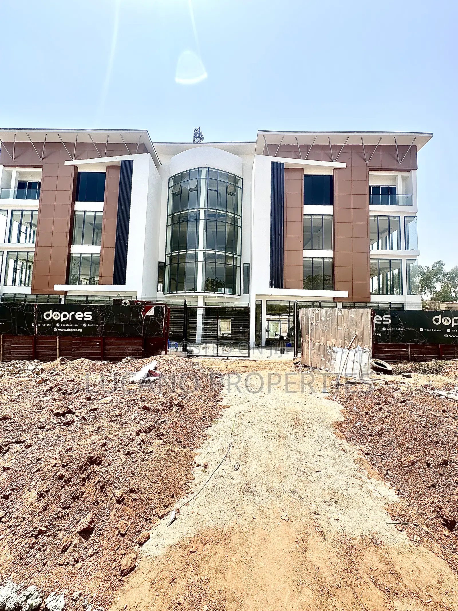 Commercial Plaza Suitable for Restaurants, Offices, Showrooms, Etc. in Wuse 2