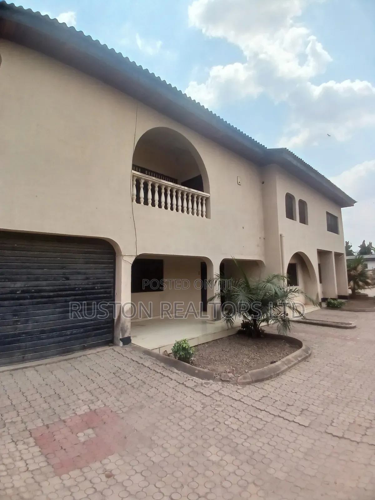11bdrm Mansion in Bodija for rent in Bodija