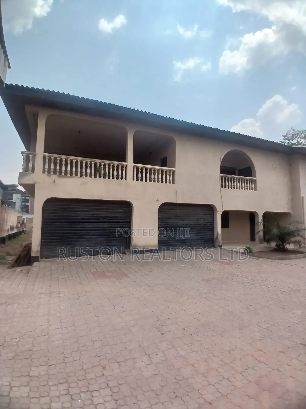 11bdrm Mansion in Bodija for rent in Bodija