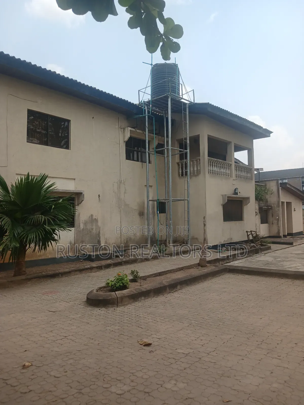 11bdrm Mansion in Bodija for rent in Bodija