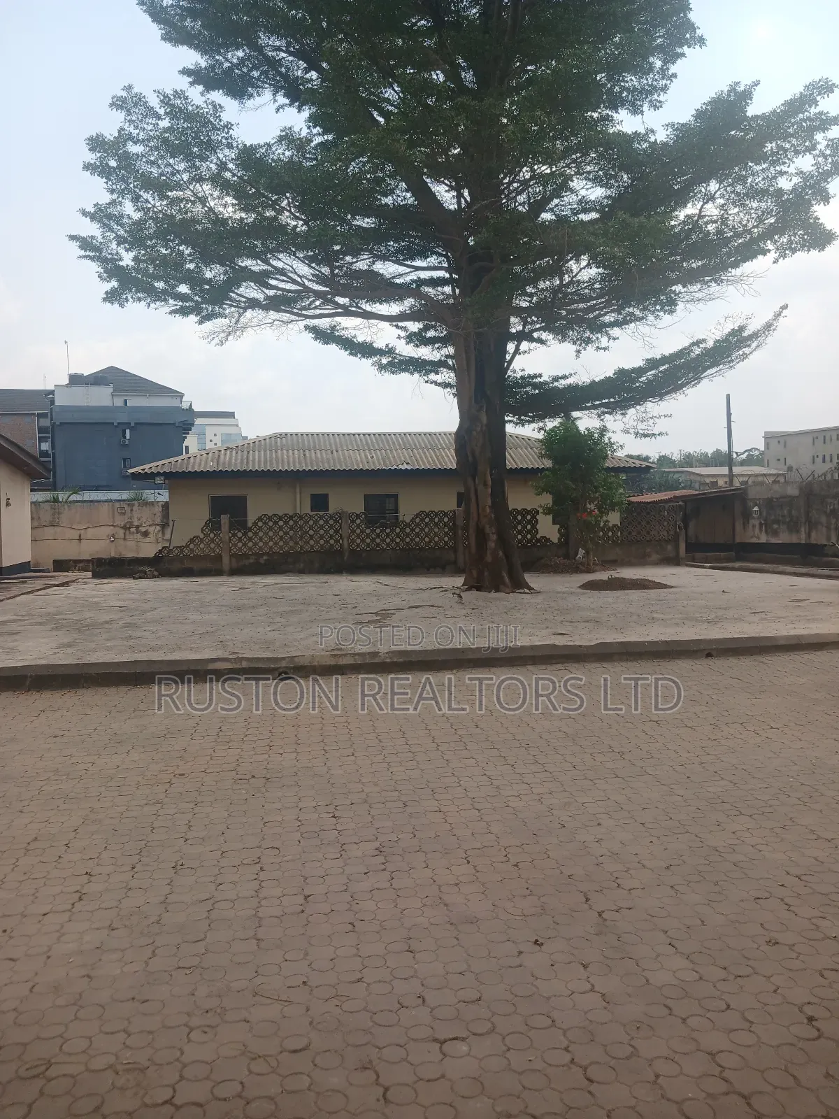 11bdrm Mansion in Bodija for rent in Bodija