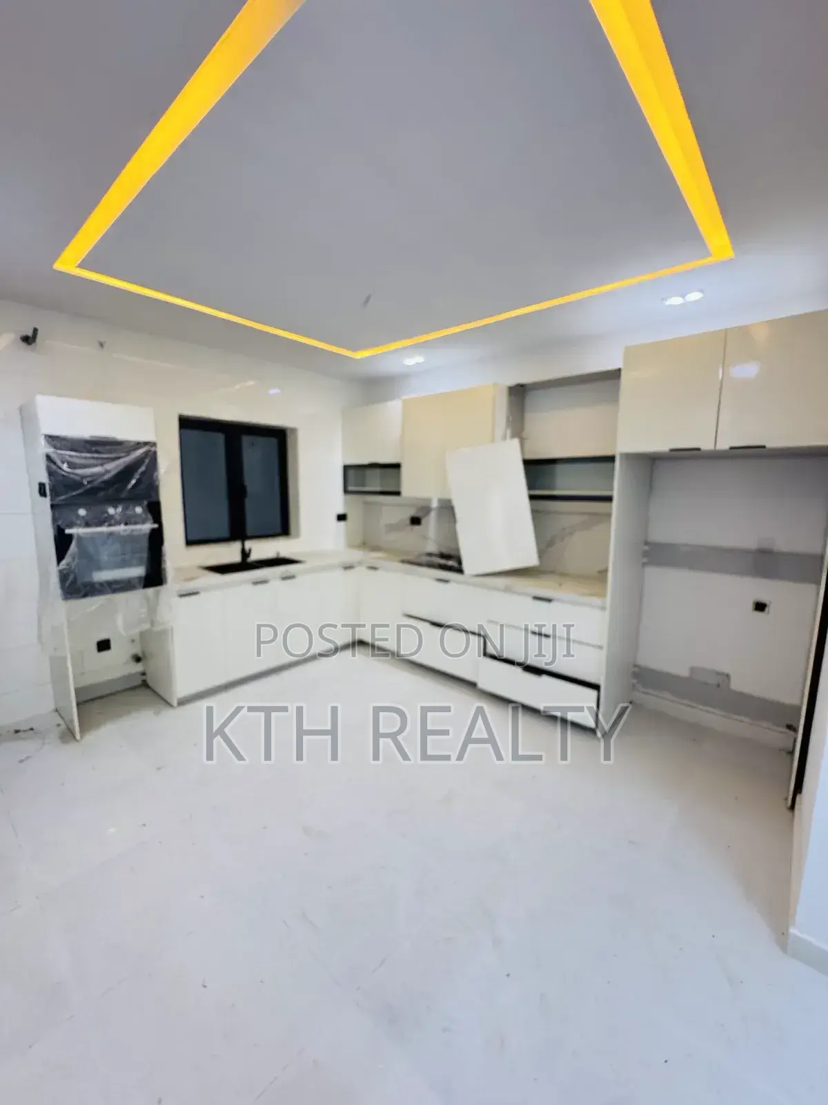 4bdrm Duplex in Off Freedom Way, Lekki Phase 1 for rent in Lekki Phase 1