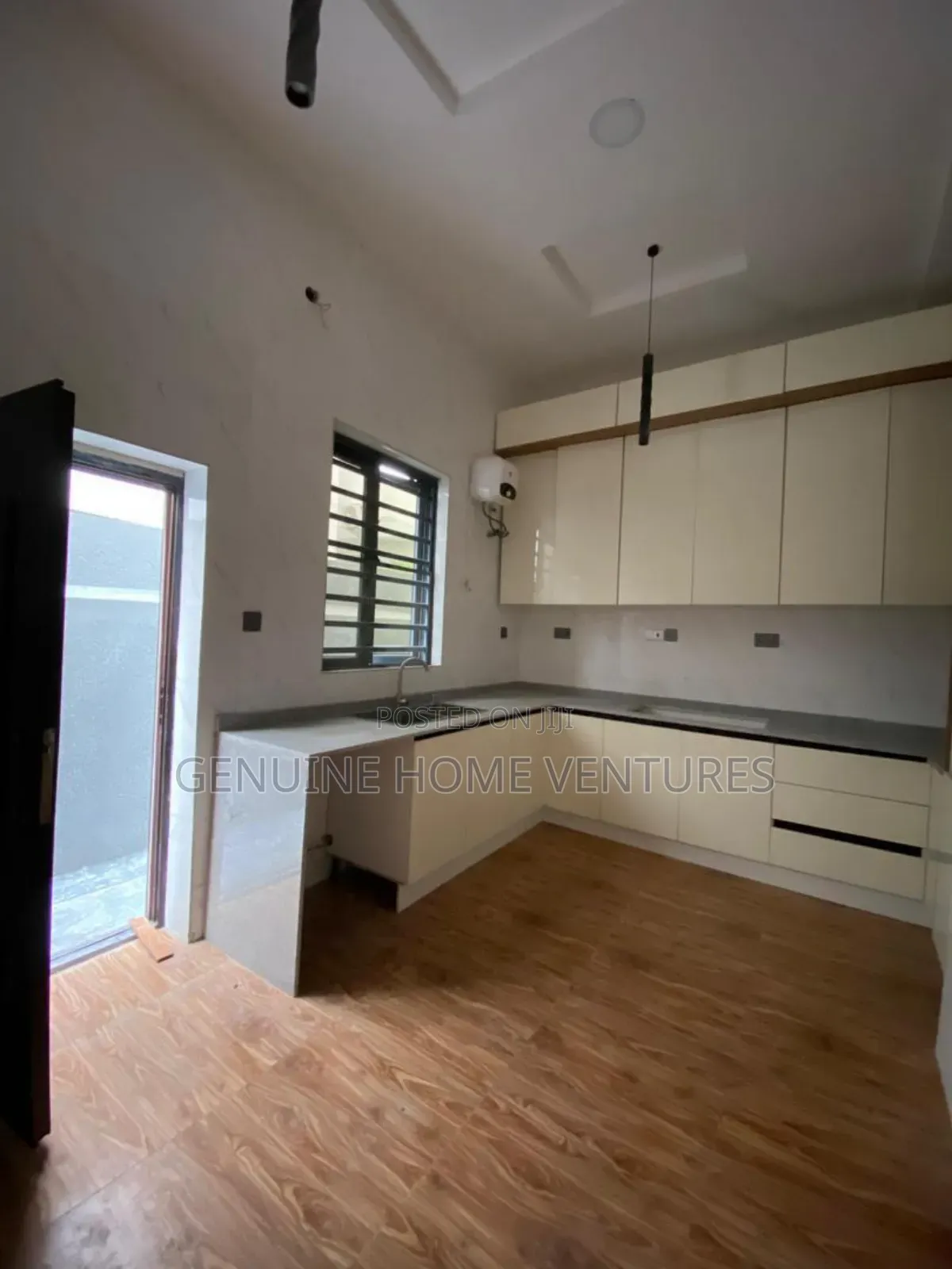 4bdrm Duplex in Ologolo for sale in Ologolo