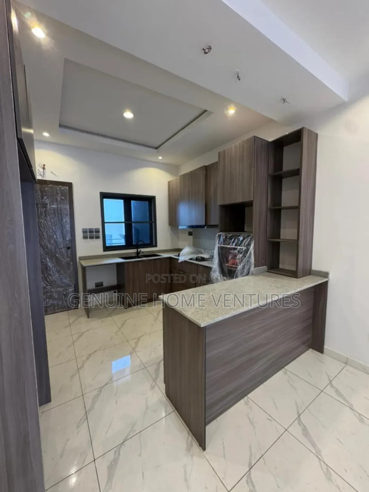 3bdrm Apartment in Jakande Lekki for sale in Jakande