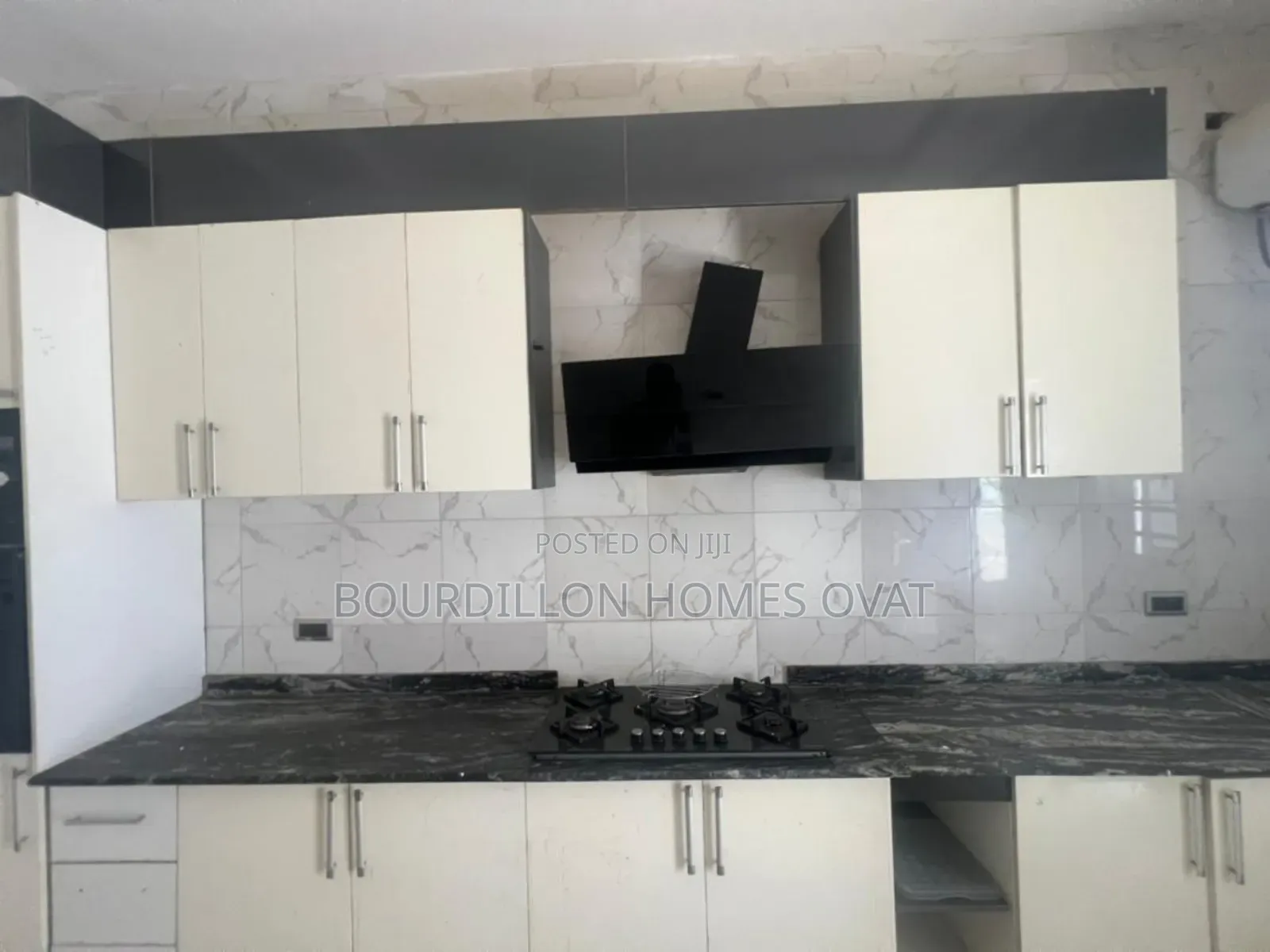 4bdrm Duplex in Ikota Villa Estate for rent in Ikota