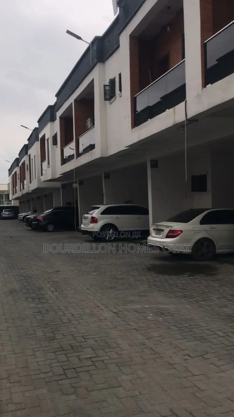 4bdrm Duplex in Ikota Villa Estate for rent in Ikota