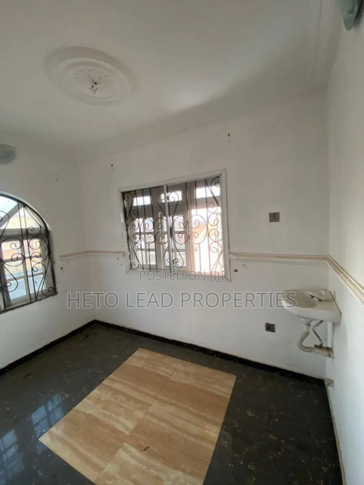 Furnished 3bdrm Block of Flats in Akobo Ojuirin for sale in Akobo