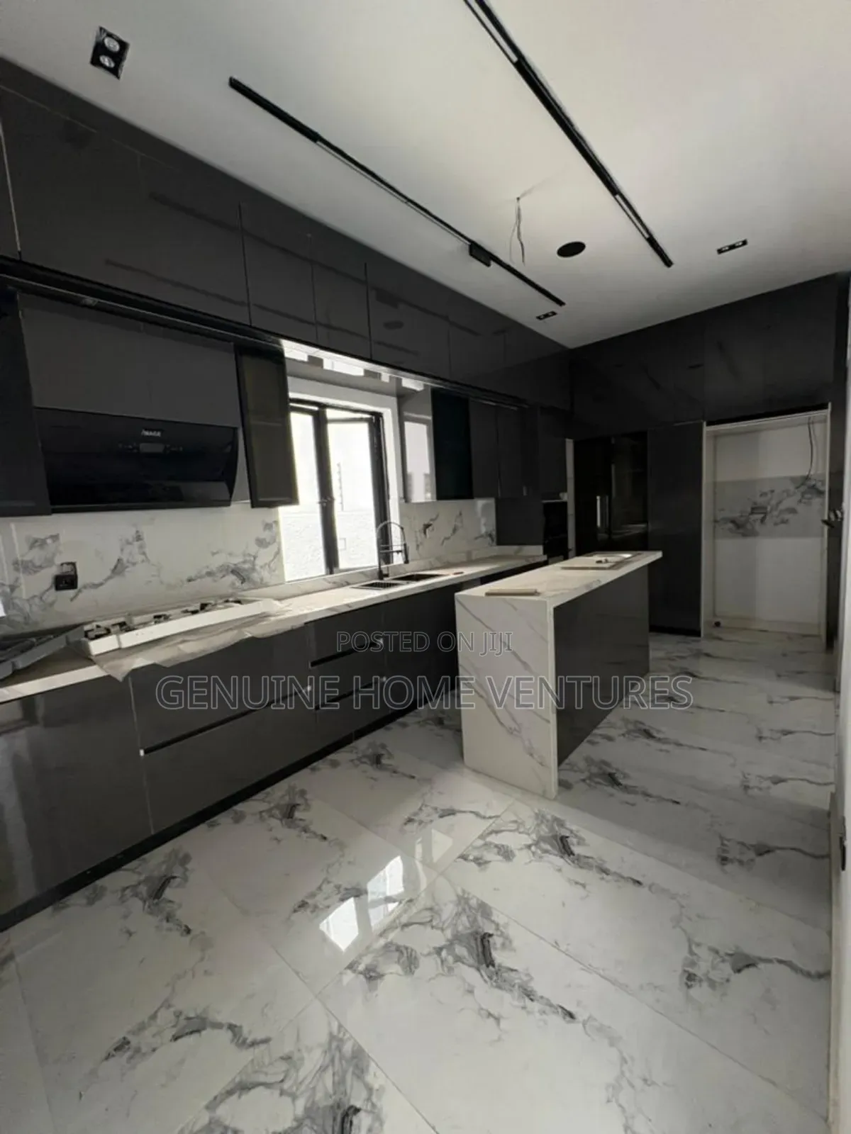 5bdrm Duplex in Ikota Lekki for sale in Ikota