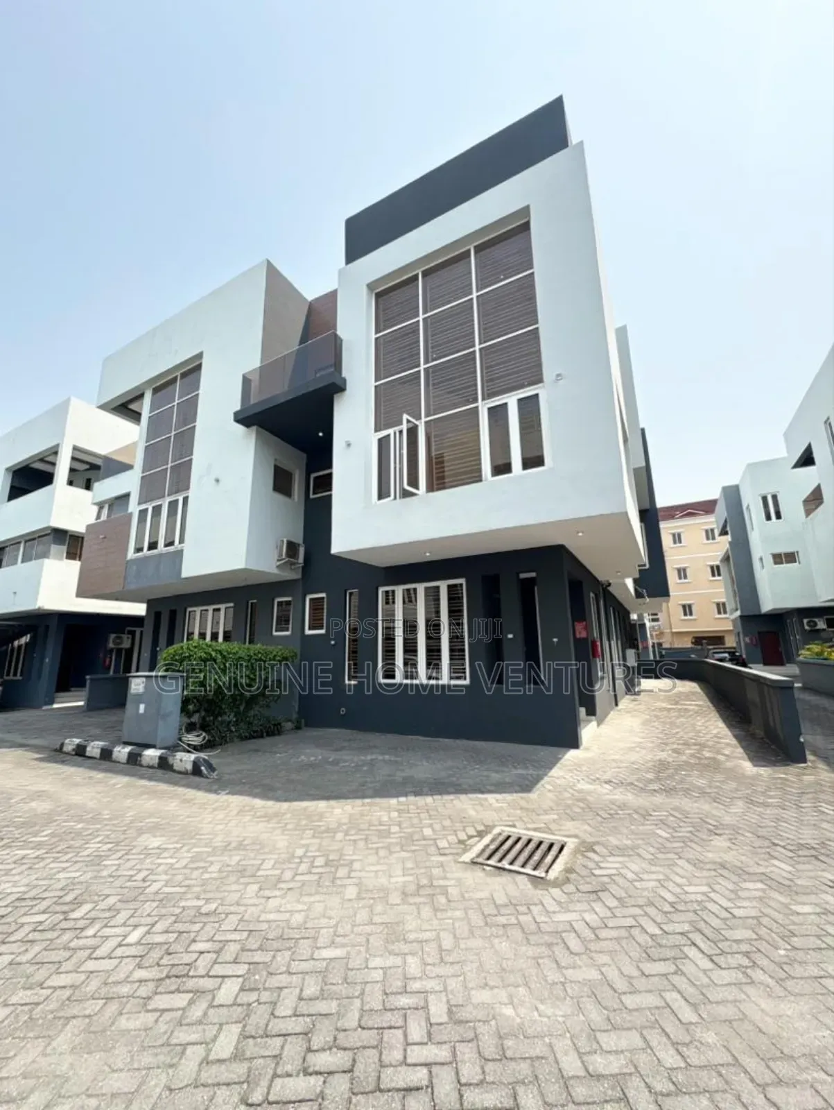 5bdrm Duplex in Osapa for sale in Osapa london