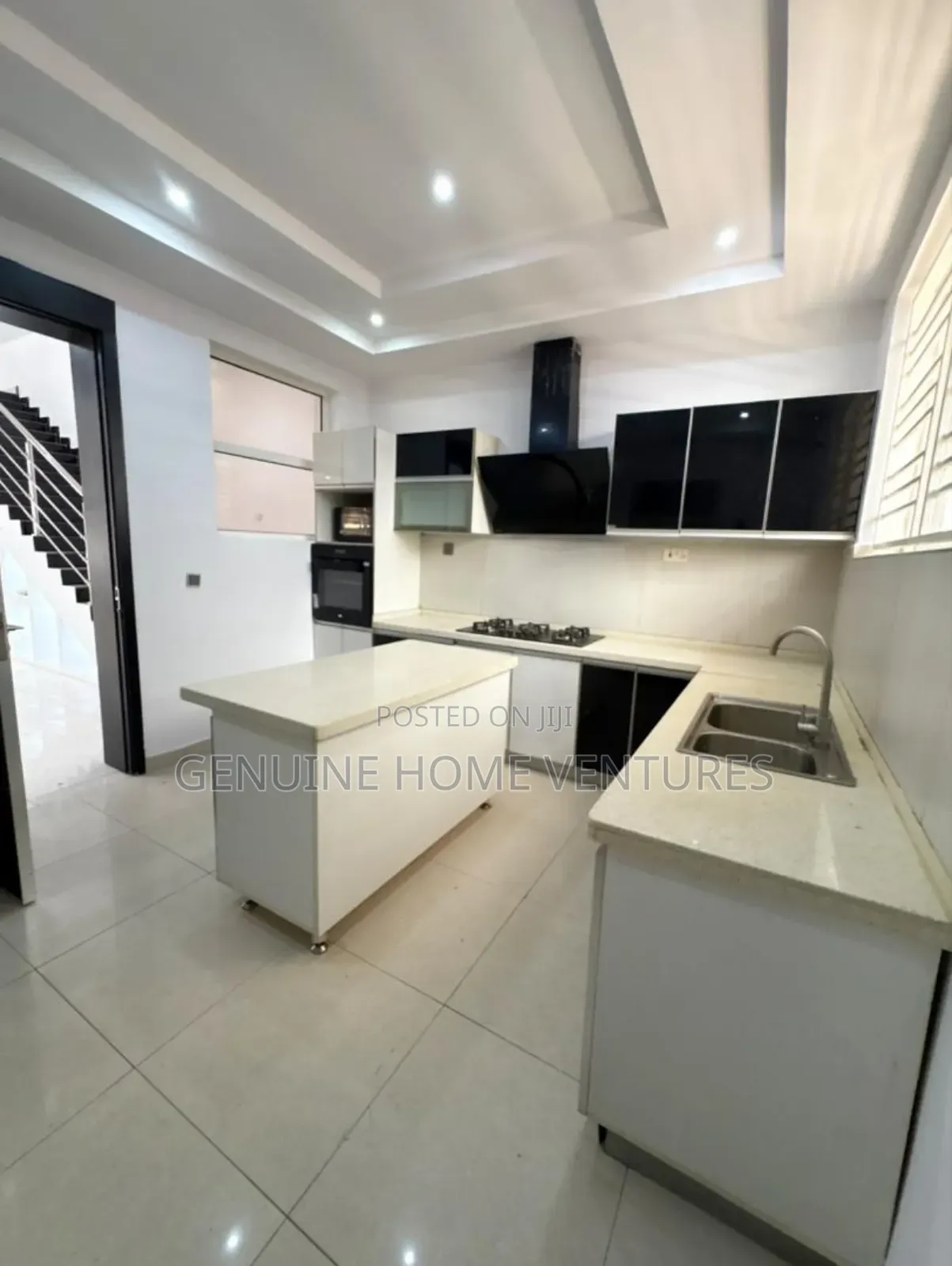 5bdrm Duplex in Osapa for sale in Osapa london