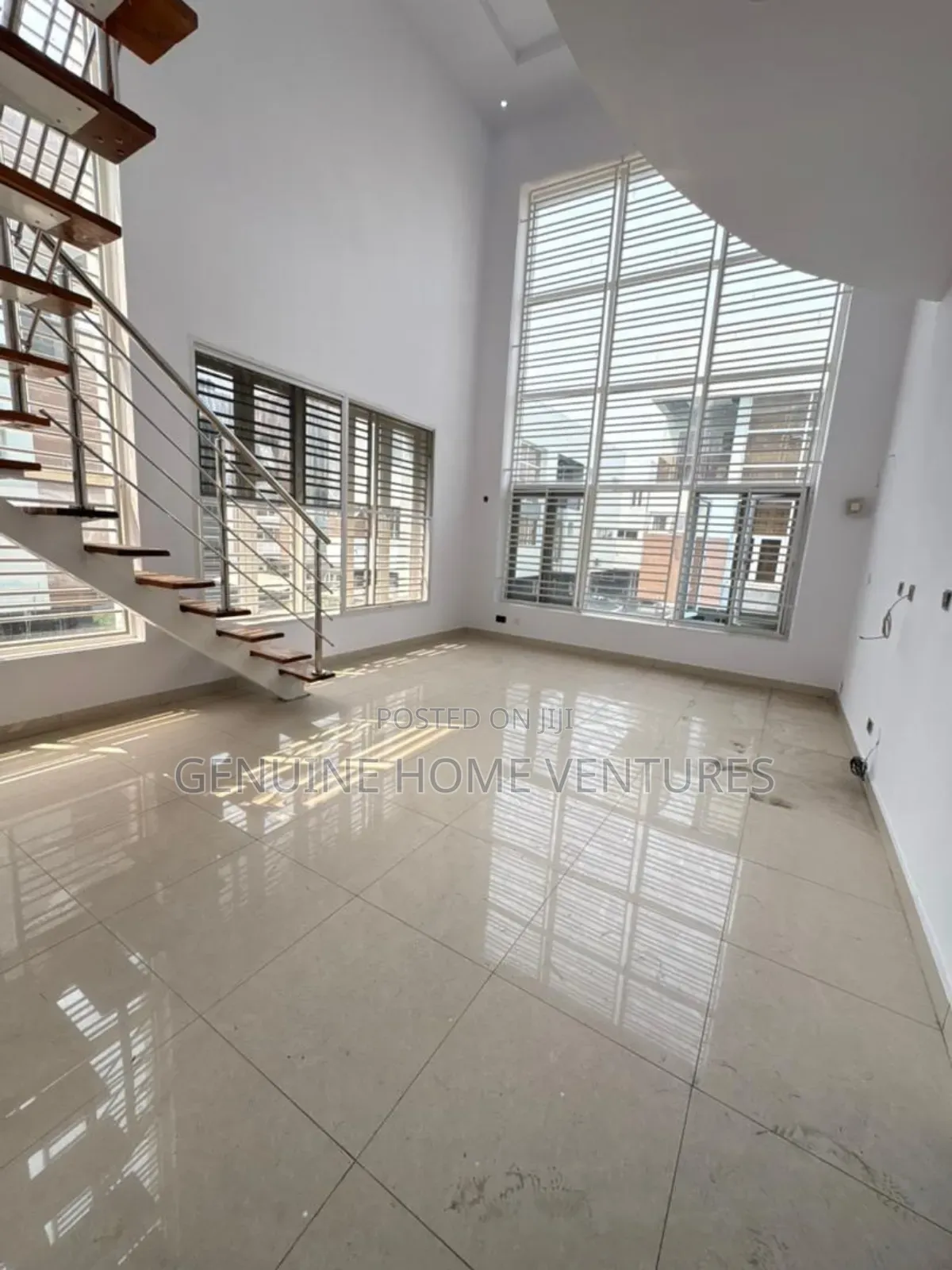 5bdrm Duplex in Osapa for sale in Osapa london