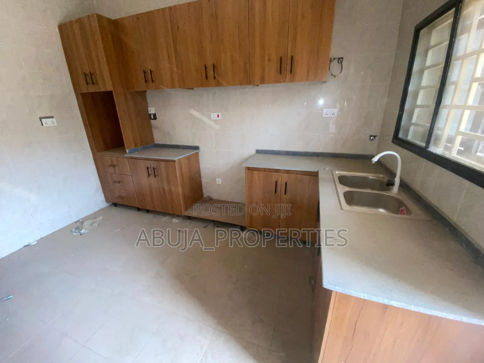 4bdrm Duplex in In A Secured Estate, Idu for sale in Idu