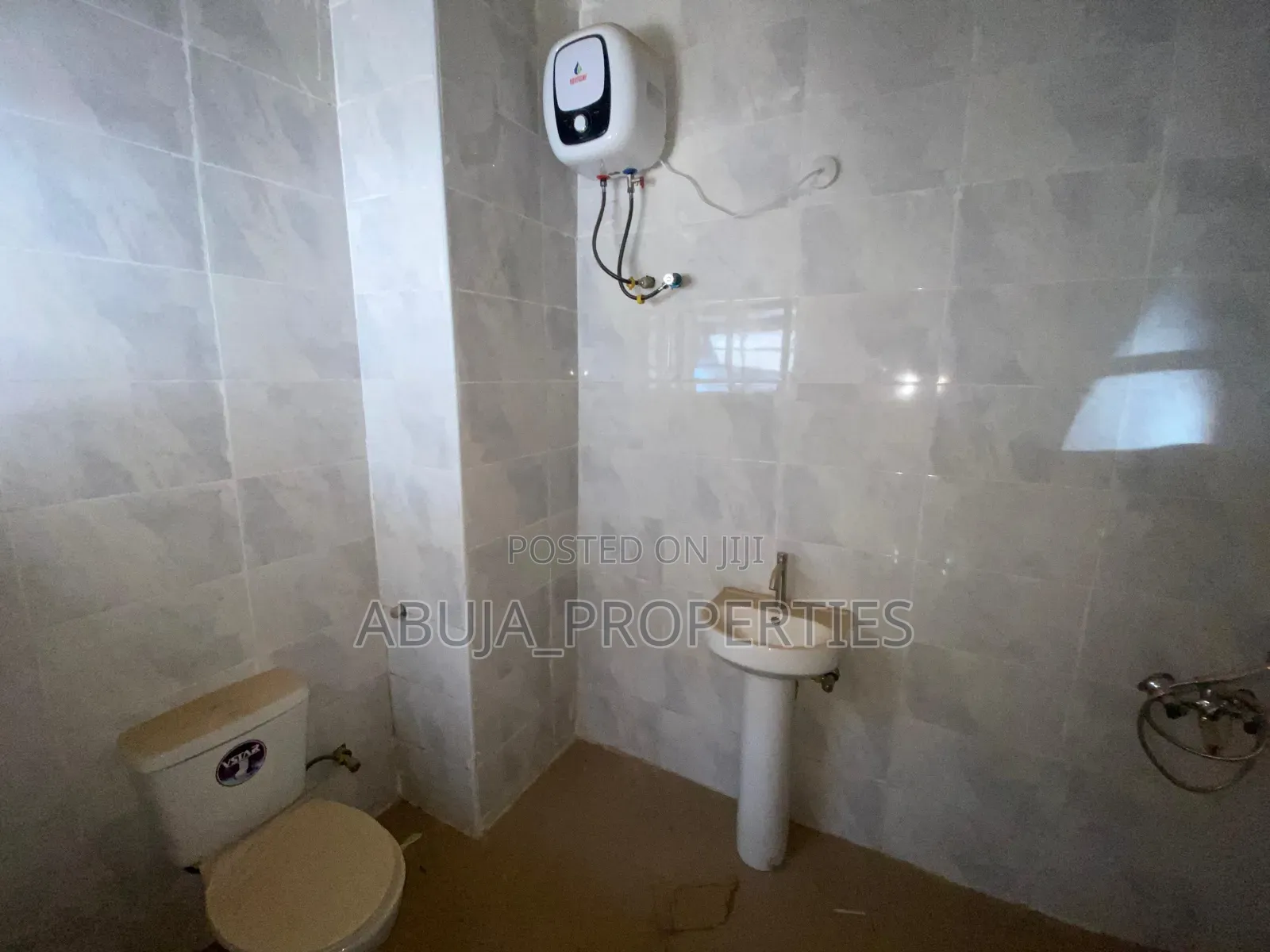 3bdrm Apartment in In A Secured Estate, Idu for sale in Idu
