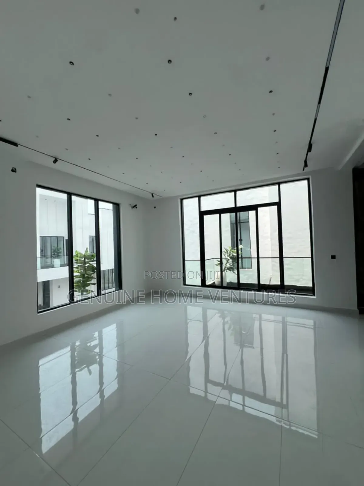 5bdrm Duplex in Chevron for sale in Chevron
