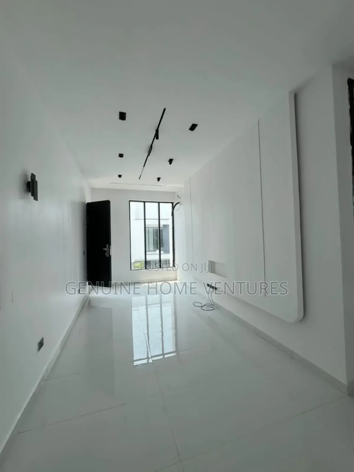 5bdrm Duplex in Chevron for sale in Chevron