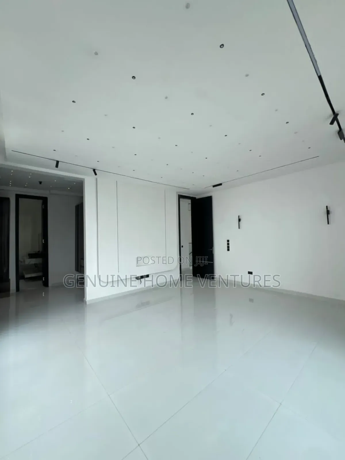 5bdrm Duplex in Chevron for sale in Chevron