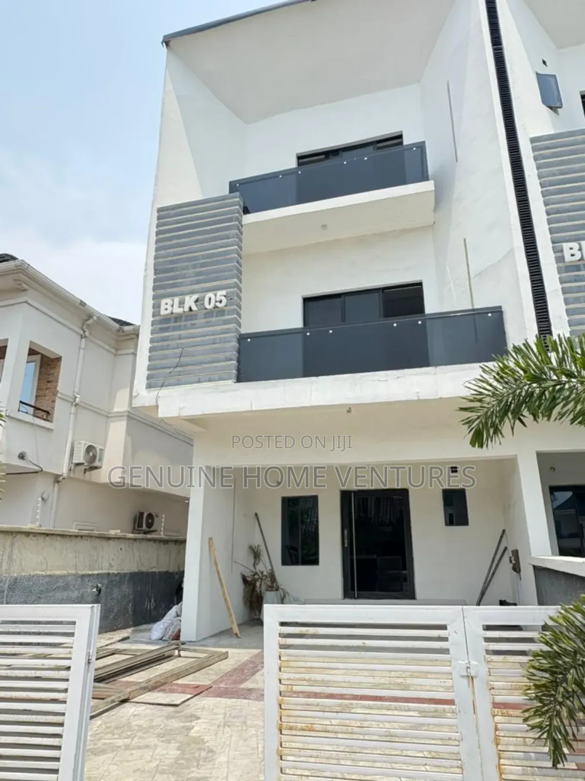 4bdrm Duplex in Ikota for sale in Ikota