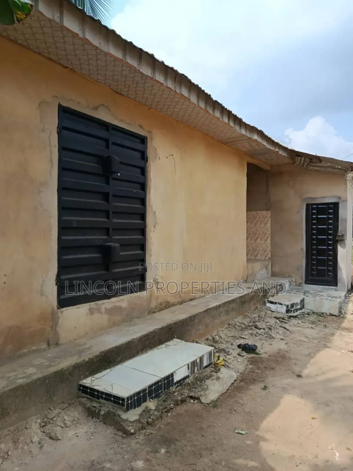 2bdrm Block of Flats in Abak Road Uyo for sale in Uyo
