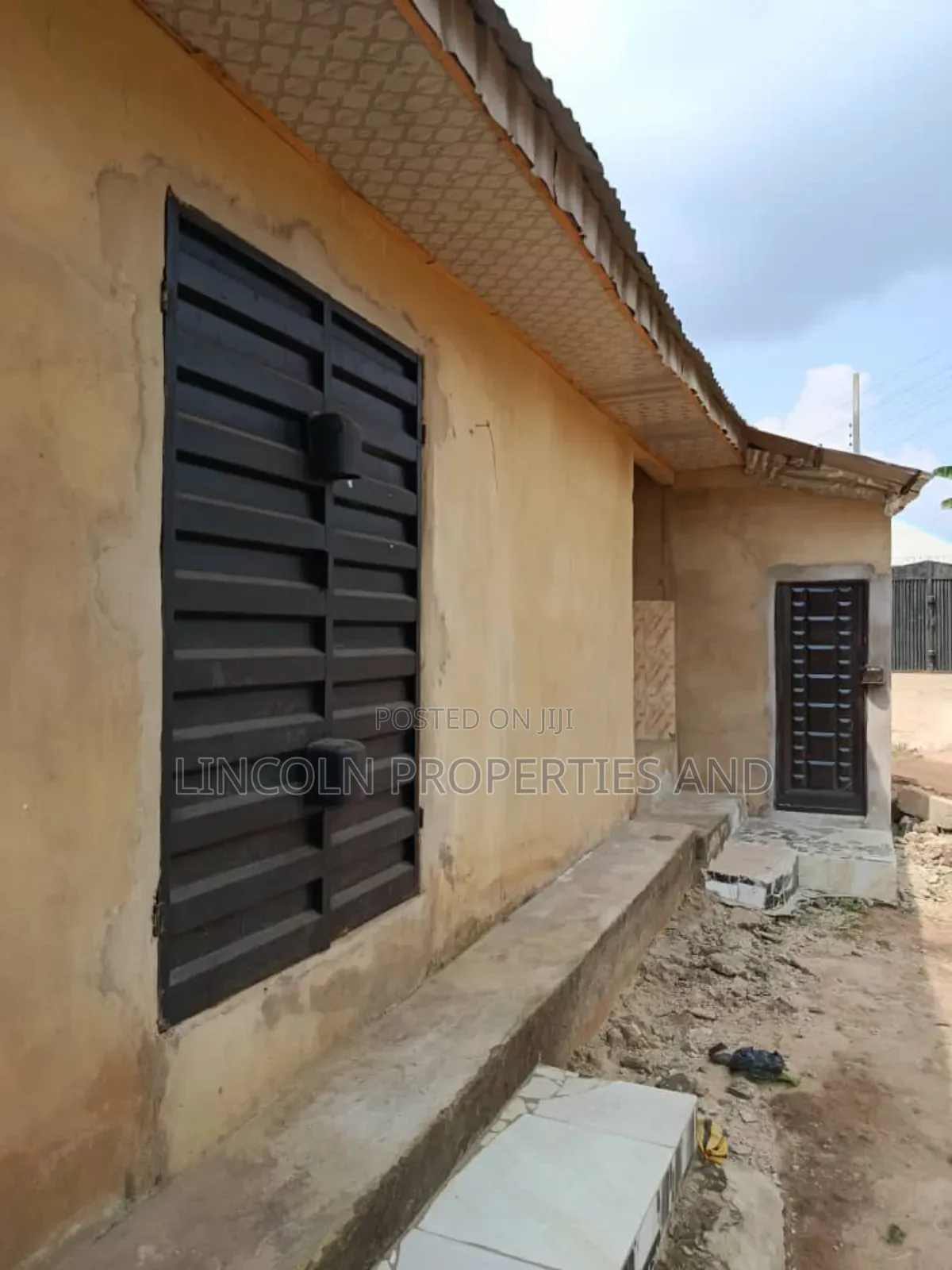 2bdrm Block of Flats in Abak Road Uyo for sale in Uyo