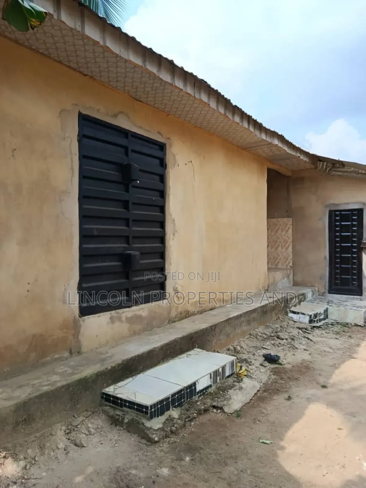 2bdrm Block of Flats in Abak Road Uyo for sale in Uyo